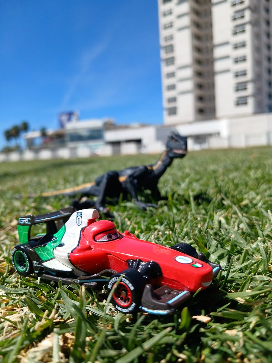 Que buen rato se pasa uno en la Urbanización San Jacobo 😌🏙️
#TWCRS #vecino