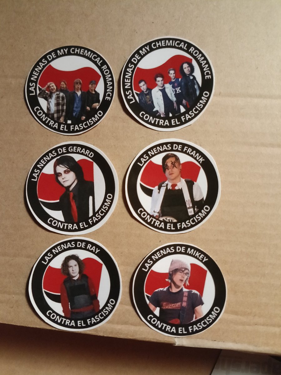 Ya pueden encargar sus stickers de las nenas de mcr contra el fascismo, 1 x $500 // 5 x $2000
Todo lo recaudado es para los gastos veterinarios de Amarí, la gatita rescatada (más info en mi tuit fijado) ❤️‍🩹