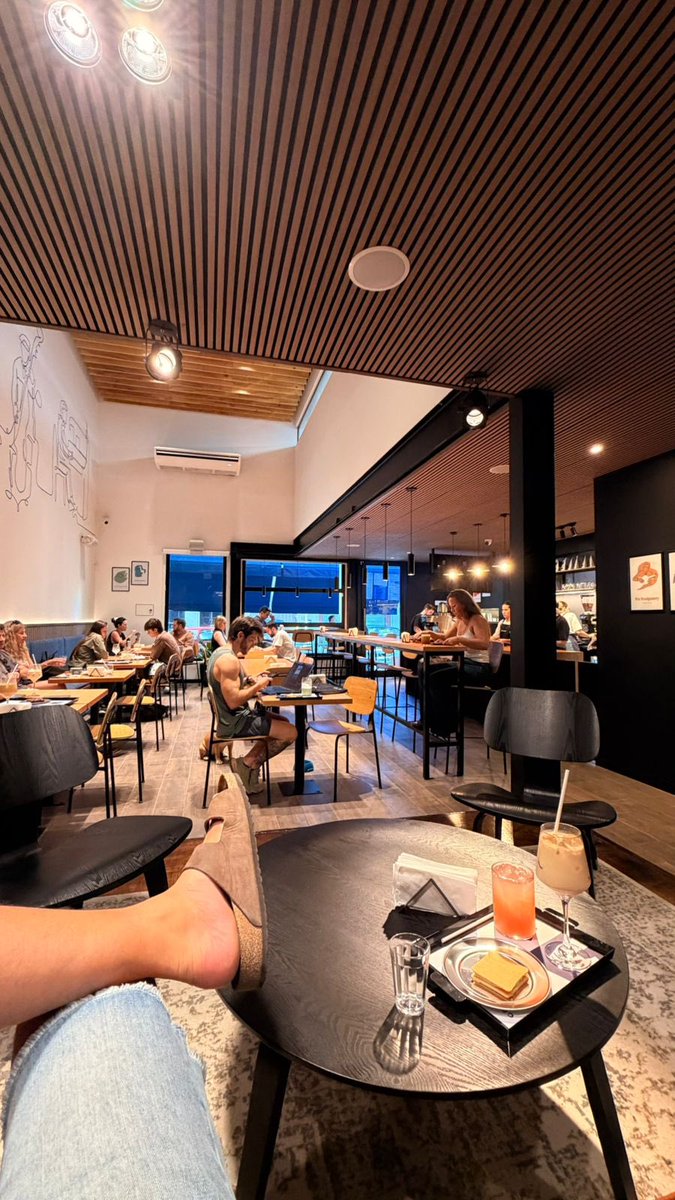 Chisme gastronómico: nuevo Groovin Café en Pichincha. Jujuy 2245, al lado de donde estaba Temple. Local que estaba desocupado. Tercer sucursal de la marca. Se reactiva una cuadra que venía con muchos locales cerrados. Antes Smashed, ahora Groovin. Quizás se levante otro más.