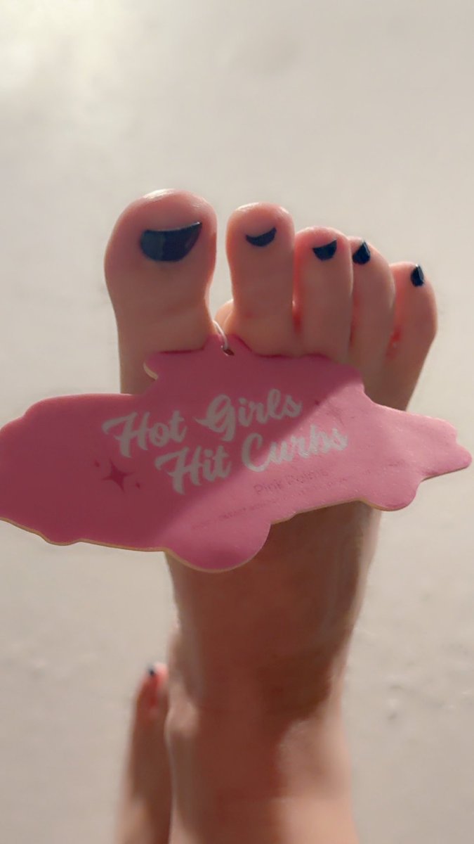 ScarletsSoless's tweet photo. Hot Girls Hit Curbs 🏁💖 
#footfetishnation #feetfetishes #feetpics #littletoes #feetsoles https://t.co/wWhzxZSZgp