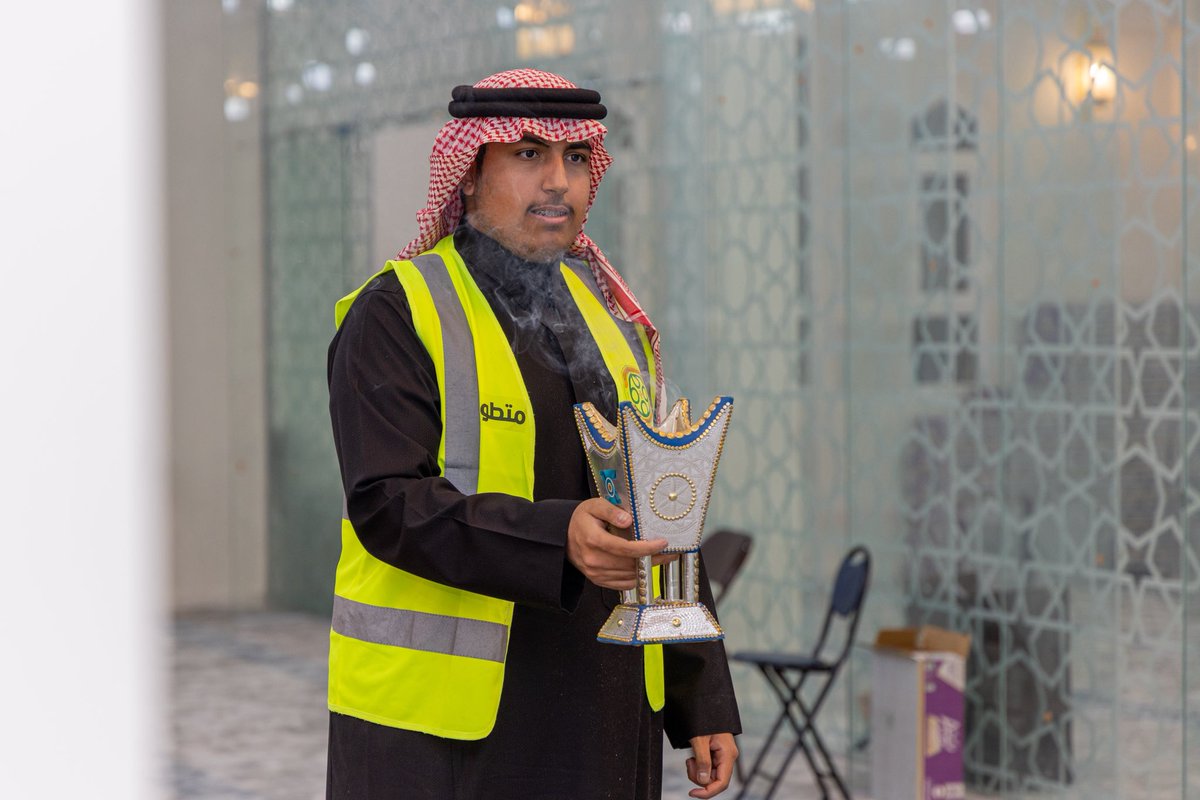 أقام قسم المسؤولية الاجتماعية بنادي الغوطة مبادرة «خدمة بيوت الله»،
بالتعاون مع جمعية عهد للعناية بالمساجد بمحافظة موقق ، وتضمنت ترتيب المصاحف ، وتوزيع المياه ، وتطييب المساجد ، وذلك انطلاقًا من دوره المجتمعي وتعزيزًا لقيم التطوع وخدمة بيوت الله .

-
#نادي_الغوطة #فارس_اجا 💚