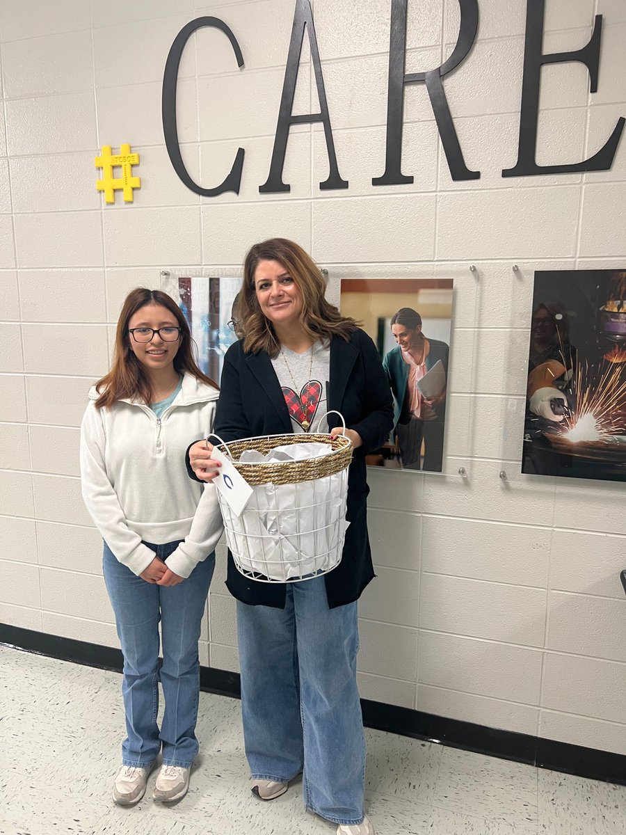 CburgHigh's tweet image. CHS is grateful for our counselors 💙 We may be late posting, but we made sure we were on time in celebrating Mrs. Thomas and Mrs.Shaw. Thank you both for all you do for CHS 🐅 #settingthePACE