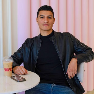 moodyarts's tweet photo. #NewProfilePic https://t.co/2RVirQMtxT