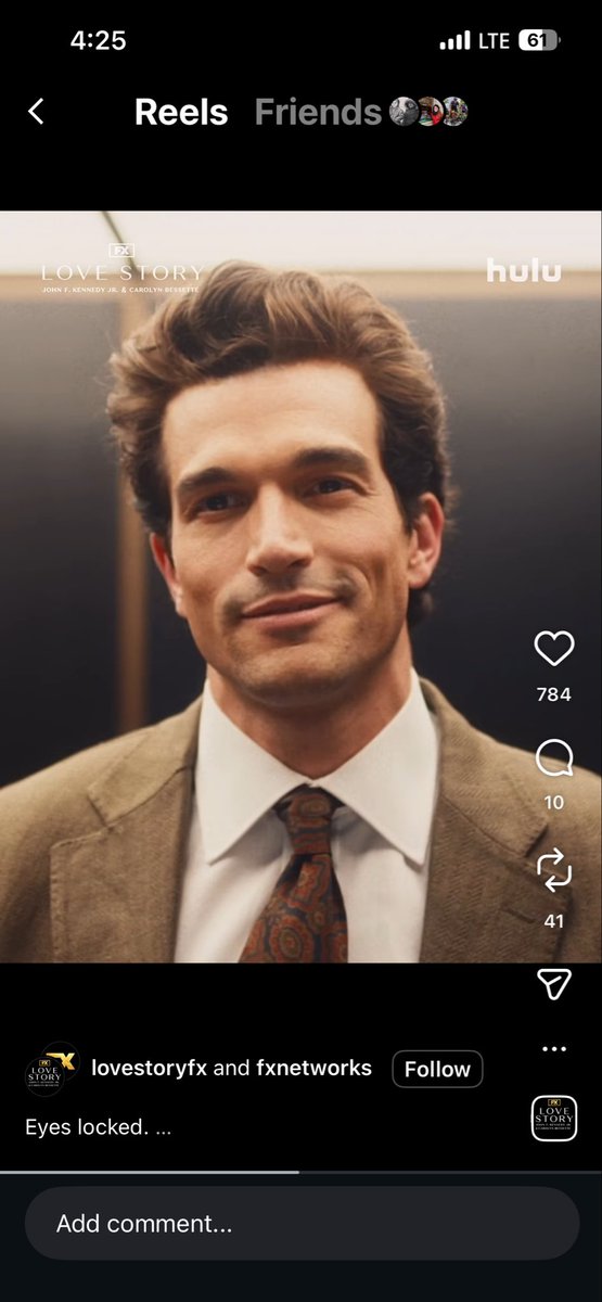 Les dejo al John John canadiense de la serie "Love Story". Eso lo que está es BE-LLO. <a href="/gash276/">Gaby Santander Hulián</a> no pierdas tiempo respondiéndole a pendejos. <a href="/damalbaes/">Damalba Espinoza S.</a> mira este galanazo.