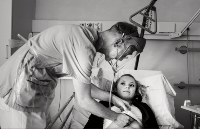 JoannaTeglund's tweet photo. The convenient lie that children will be fine, amplified by the media, was manufactured in Sweden, based on a fraudulent study by Jonas Ludvigsson, a Swedish paediatrician who signed the Great Barrington Declaration. No one in history has so many lives on his conscience. 
🧵 https://t.co/RNCcm8OVmw
