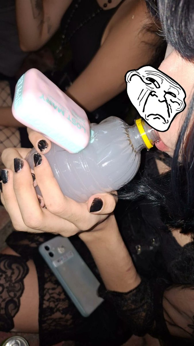 torturamensal's tweet image. se ja me odeiam pelos meus posts imaginam quando descobrirem que ja fumei bong de pod kkk sfd