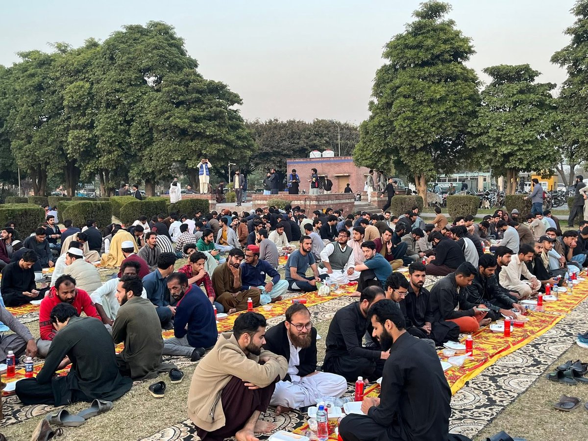 JamiatIIUI's tweet photo. 𝗚𝗿𝗮𝗻𝗱 𝗜𝗳𝘁𝗮𝗿 𝗗𝗶𝗻𝗻𝗲𝗿 𝗜 𝗝𝗮𝗺𝗶𝗮𝘁 𝗜𝗜𝗨𝗜

اسلامی جمعیت طلبہ بین الاقوامی اسلامی یونیورسٹی اسلام آباد کے زیر اہتمام "گرینڈ افطار ڈنر" کا انعقاد کیا گیا۔
جس میں کثیر تعداد میں  طلباء نے شرکت کی۔

 #jamiatprideofiiui #JamiatForStudents #Ramadan #JamiatIIUI https://t.co/h5SmWO28ig