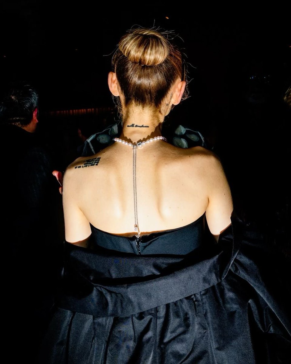 allegra☀️ (@theegrandeheels) on Twitter photo 