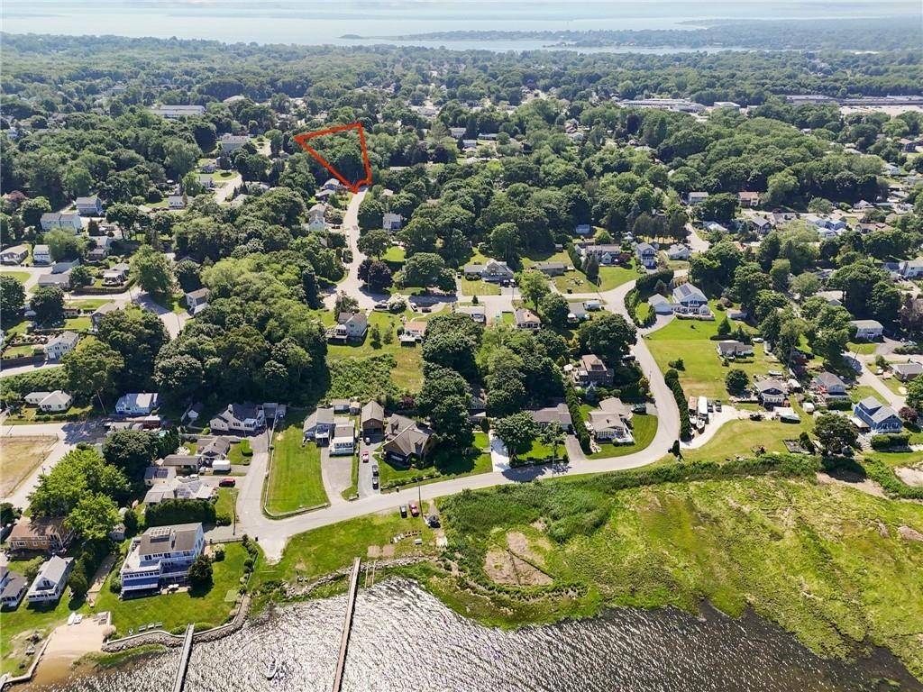 RyguyRealtor's tweet photo. Dreaming of building your perfect home? 🏡 This oversized Warren lot sits atop the hill—offering sweeping hillside and water views! Utilities are ready to go: gas, electric, public water, and sewer all approved. See more: https://t.co/6POYF5QIA3 https://t.co/dSAtov0HiM