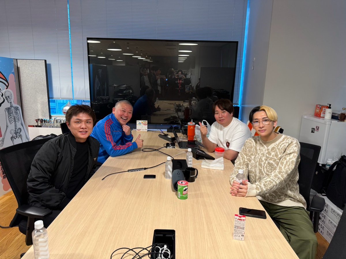 motonori0226's tweet photo. ヒカルさん (@kinnpatuhikaru)
入江さん (@irie_samurai)

第3回「ヒカル入江顧問MTG」を終えた。
回を重ねるごとに、株式会社メルヴェイユの未来が、当初の計画を遥かに超えるスピードかつ明確に塗り替えられていく。

🏆【衝撃：ヒカルカップ開催決定！！】
3月某日、あのヒカルさんが弊社（メルヴェイユ）本社に降臨する。
目的は、2月〜3月に行われる社内コンテストの成績優秀者の表彰。
単なる表彰ではない。
優秀者にはヒカルさん直々にお祝いの言葉と目録が授与され、さらにはヒカルさんと直接対談。 その様子はIRIE × ReZARD Channel (@ReZARD_pj) にアップされる。
スタッフからすれば、夢にも出てこないような異次元の世界。
自社のトップ営業マンが、日本一の影響力を持つ男とYouTubeで共演する。
これこそが、俺がスタッフに見せたかった「最高の景色」であり、弊社にしかできない強みだ。
営業のカリスマとも言われるヒカルさんの直々の言葉は、日本中の営業マンにとっても、これ以上価値あるものは存在しない。

🔥【「烏滸がましい」を先回りする提案力】
驚くべきは、これら全てのアイデアをヒカルさんと入江さんが提案してくれたこと。
正直、俺としては「そこまでお願いするのは図々しいのではないか」と躊躇する思いもあった。
しかし、彼らは俺のそんな遠慮を軽々と飛び越え、自分たちの強みを惜しみなく差し出してくれる。
この顧問制度の真価は、単なる「壁打ち」ではない。「彼らの圧倒的なリソースを、どう自社にブチ込むか」を彼ら自身が本気で考えてくれる点にある。

🚀【動き出す「営業」のネクストステージ】
今回、またもや痺れる案が飛び出した。

詳細はまだ発表できないが、訪問販売業界そして営業職の価値を根本からひっくり返すプロジェクトが、水面下で、いや爆速で動き出している。
水面に浮上した時に最新の情報をキャッチアップするために、俺のアカウントをフォローしておいてくれ🤭

メルヴェイユは、ただの営業会社では終わらない。
ヒカルさん、入江さんにお力を借り誰も見たことがないステージへ駆け上がる。

スタッフのみんな、準備はいいか。人生が変わるきっかけを自分で掴みに来いよ！！

👇 ヒカルさんと俺の衝撃の出会い、動画はこちらからチェックしてくれ！
https://t.co/AmwutteDsX
