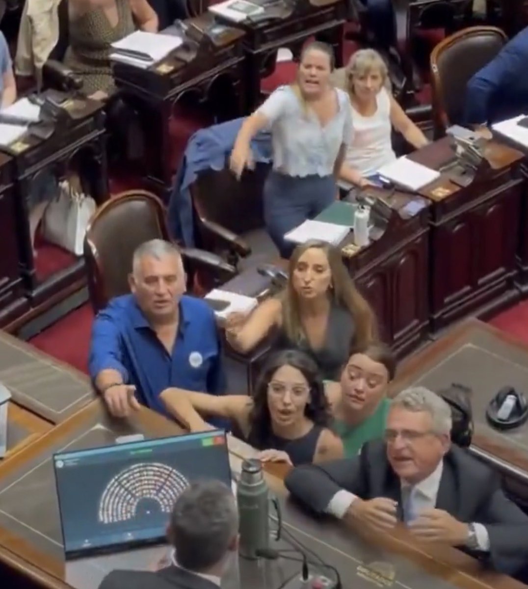 Aunque ustedes no lo crean, en esa foto tenes como 50 millones mensuales tirados a la basura..