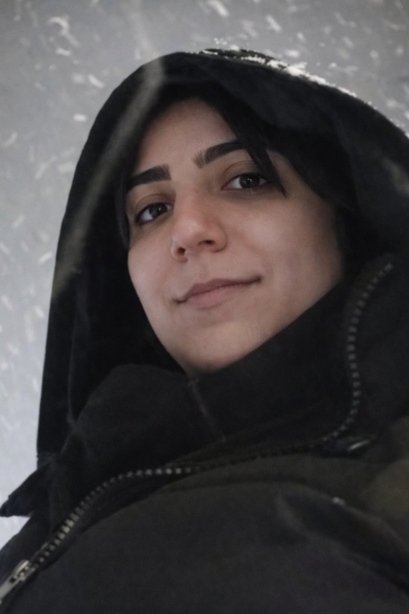 دکتر #شیدا_ریاحی_چلوانی
اصالتا اهل سامان،  چهارمحال و بختیاری.
فارغ التحصیل دانشگاه جندی شاپور اهواز،  روز جمعه  19 دی ماه در منزل شخصیشون در اصفهان بازداشت شدند. گزارشهای غیررسمی حاکی از انتقال ایشون به زندان اصفهان هست. صداشون باشیم.
#از_بازداشتیها_بگو