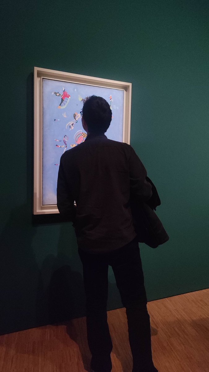NSedou's tweet photo. Face à “Kandinsky face aux images”... L'exposition est splendide, ça résonne, tout est tellement à propos. Bravo et merci au @lammusee et @CentrePompidou https://t.co/oueyqZ820y