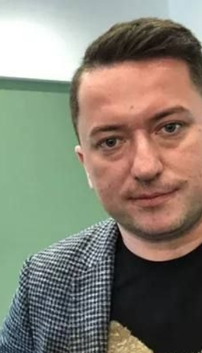 Dmytro Solomchuk, deputato del partito Servitore del Popolo di Zelensky, ha acquistato un'isola nel distretto di Corozal in Belize 
La proprietà è stata trasferita a suo nome il 14 gennaio 2026. L'isola ha una superficie di 36.340 mq
Tutti miliardari con i soldi nostri😡