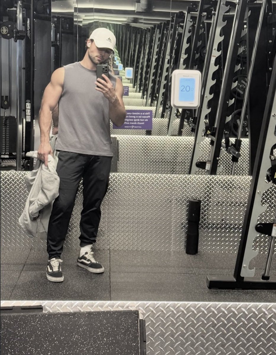 Il m’dit qu’j’suis beau garçon, donc je beaugarçonne