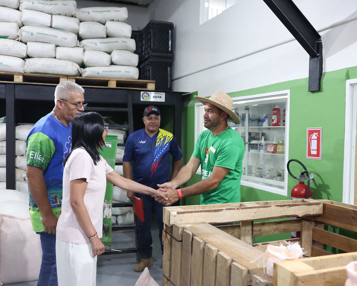 engerlycueva06's tweet image. Presidenta (E) Delcy Rodríguez, visitó hoy 19 de Febrero a la Comuna «Guaicamacuto Bicentenario» en el eje Caracas-La Guaira 🇻🇪

Esto es una muestra de lo que significa construir país con el pueblo 😎

#venezuela #comunas #delcyrodríguez #19Febrero #Carnaval2026