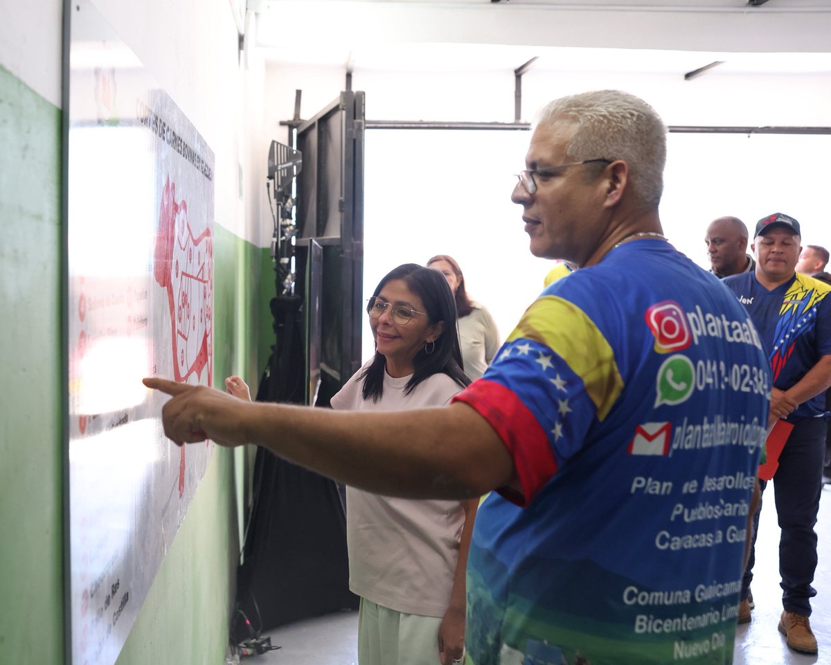 engerlycueva06's tweet image. Presidenta (E) Delcy Rodríguez, visitó hoy 19 de Febrero a la Comuna «Guaicamacuto Bicentenario» en el eje Caracas-La Guaira 🇻🇪

Esto es una muestra de lo que significa construir país con el pueblo 😎

#venezuela #comunas #delcyrodríguez #19Febrero #Carnaval2026