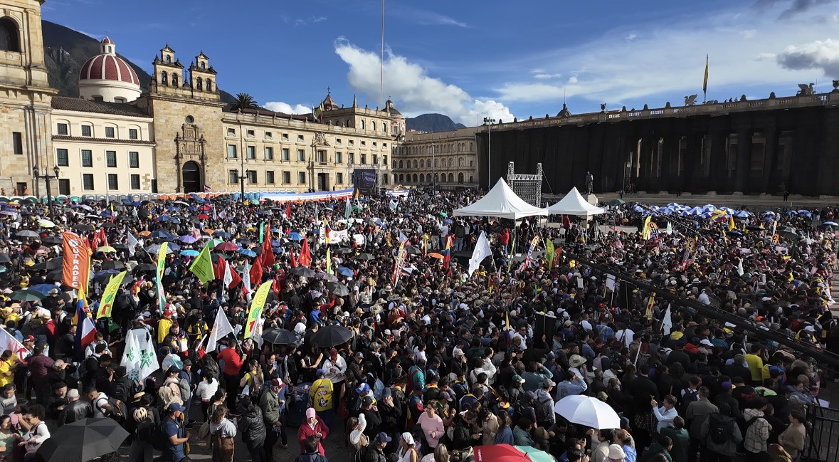 Cómo siempre buen clima. Si hay gente dispuesta a defender el salario vital habrá salario vital

La conquistas laborales siempre implican la movilización de la gente que trabaja. Que se vea su fuerza.