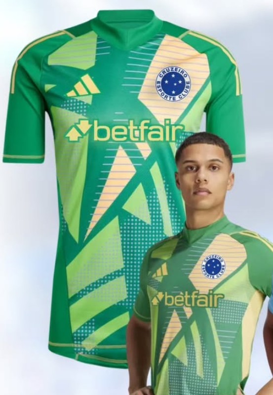 andrecvo10's tweet photo. @JINfutebol  Boa Noite gostaria de saber se você tem esse modelo e qual o valor https://t.co/5Hyc1lbs2a