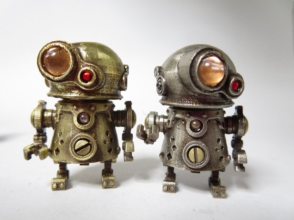 #自分で生み出した一次創作オリジナルキャラを流そう
つのちゃん、ちびろぼさん、どらごんさん、はちろぼさんです