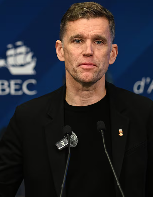 La politique te ronge de l'intérieure mon rat ?
Ça te fait vieillir plus rapidement ?

C'est la moindre des choses que la vie se charge de toi avec tout le mal que tu fais autour de toi ainsi que la violence financière dont tu fais usage, crisse de déchet de l'humanité.