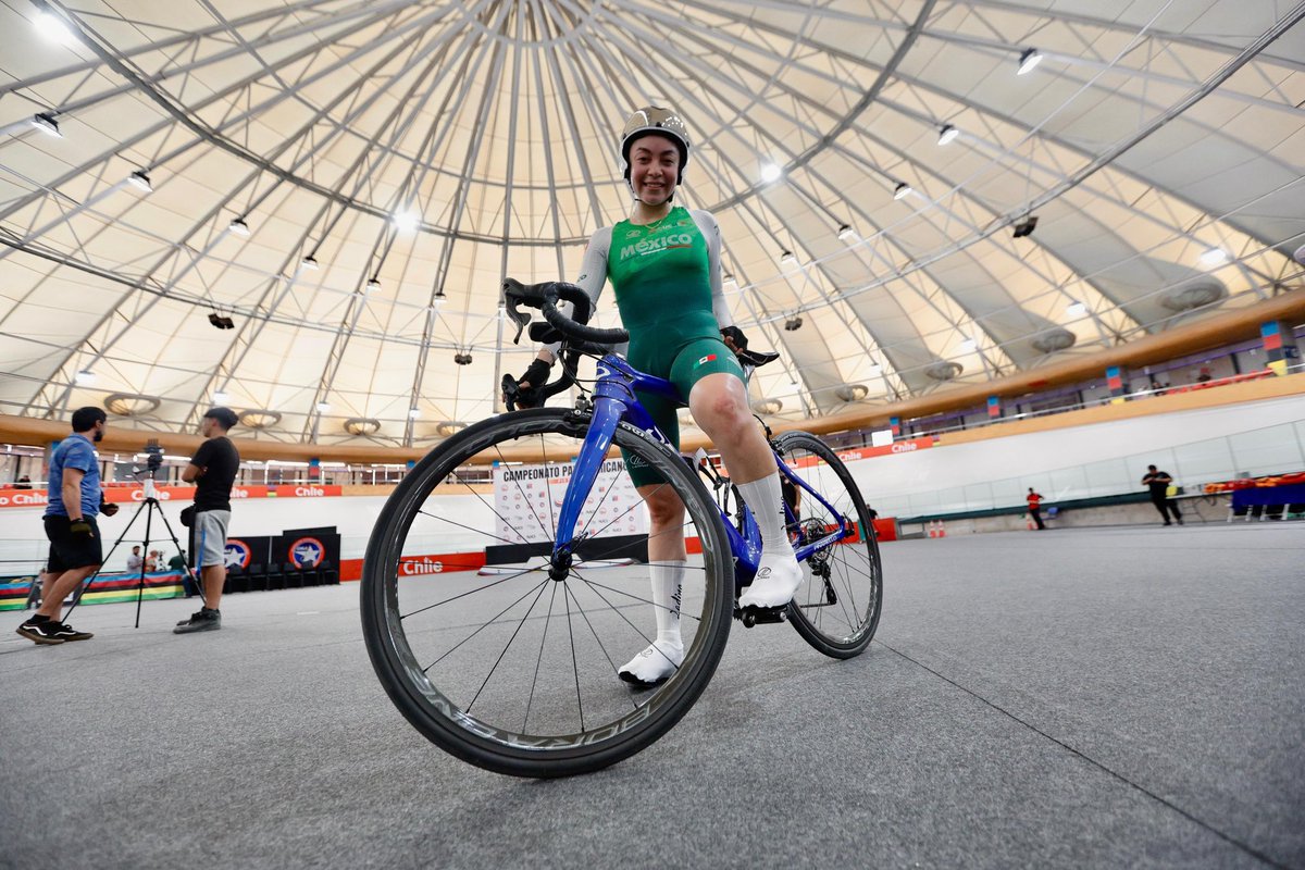 conadeoficial's tweet photo. ¡MÉXICO ES DE ORO! 🥇🇲🇽

La pedalista campeona mundial Yareli Acevedo consiguió el primer lugar en la prueba de eliminación femenil del Campeonato Panamericano de Ciclismo de Pista Santiago 2026, que se celebra en Chile.

¡Enhorabuena, campeona! 👏🇲🇽 https://t.co/XpFIJxyGvy