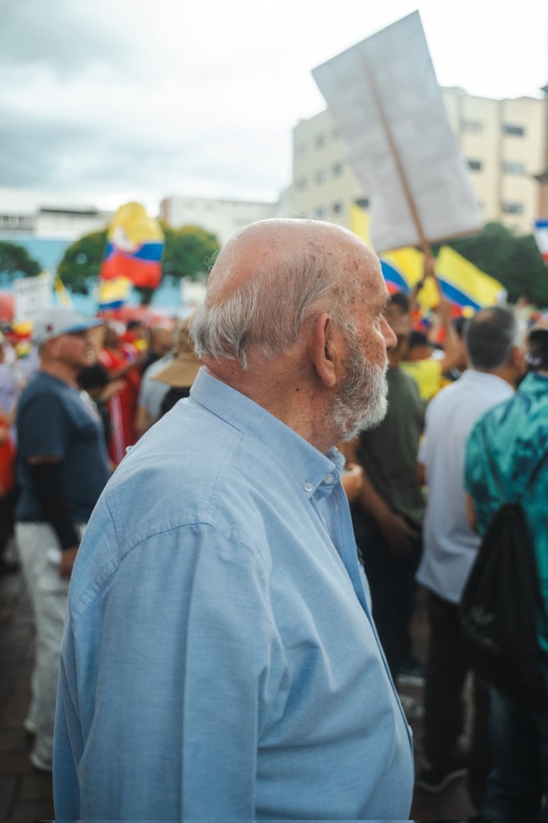 Que la gente reciba mejores ingresos es una lucha personal. Toda mi vida he pensado así y no voy a cambiar de opinión ahora. Desde la plazoleta de San Francisco de Cali apoyo totalmente a quienes han salido hoy a las calles por un salario digno.
