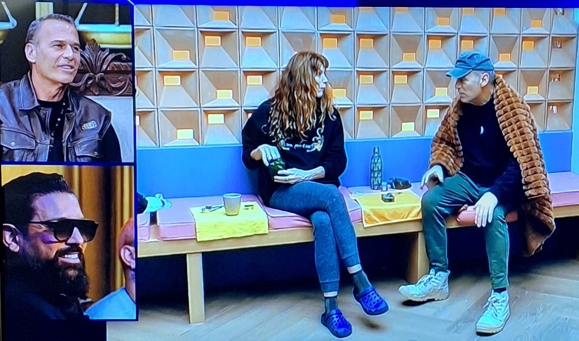 Qué tramposos
A Cristina no le pusieron los vídeos de Sandra en el confe ni todo lo que dijo de ella
Y a Manuel le permiten verlo todo
#GHDúoGala7