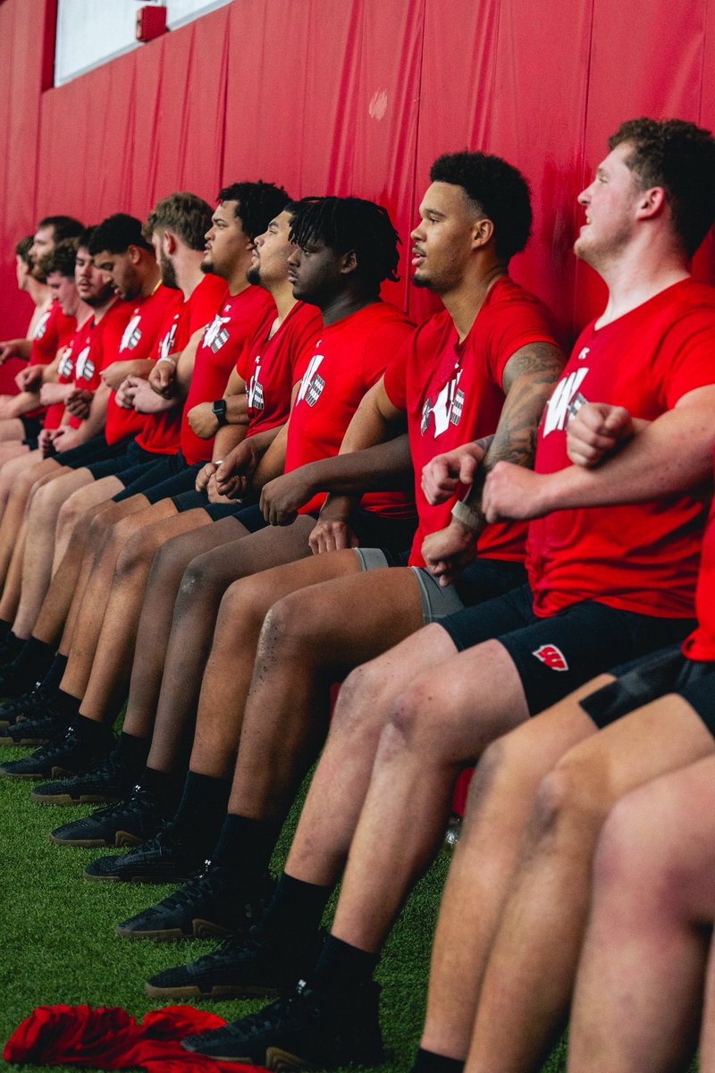 CoachMateos's tweet photo. God Bless 🇺🇸 and THE BOYS 🦡 https://t.co/ZsUo6m1qpz
