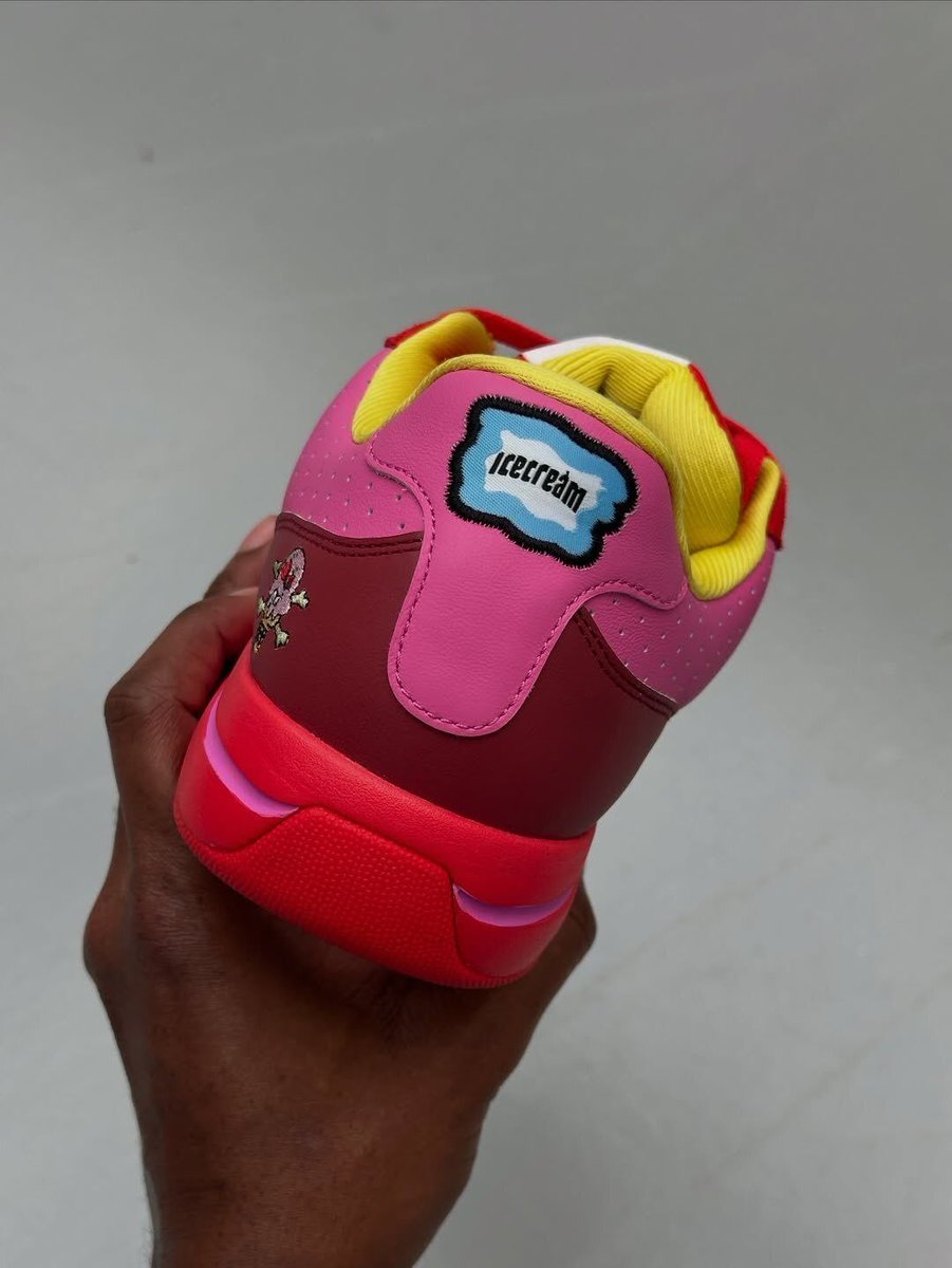 JustFreshKicks tweet media