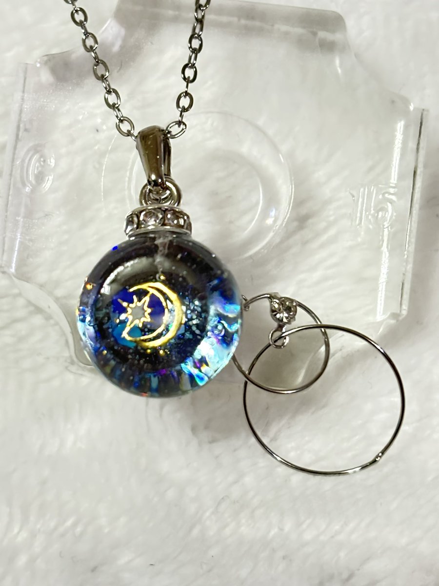 potekichi130's tweet photo. ハンドメイドらぼさんのモールドでネックレスを作りました。
^ ^
#レジンアクセサリー
#ハンドメイド
#ハンドメイドらぼ https://t.co/X6YICa0Aeb