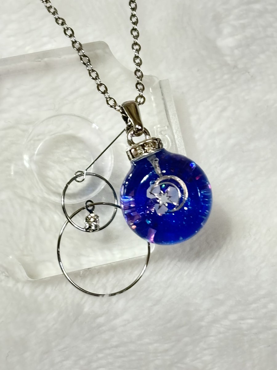 potekichi130's tweet photo. ハンドメイドらぼさんのモールドでネックレスを作りました。
^ ^
#レジンアクセサリー
#ハンドメイド
#ハンドメイドらぼ https://t.co/X6YICa0Aeb