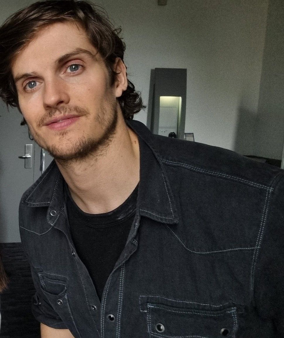 ‍ ‍ ‍ ‍ ⁱˢᵃᵃᶜ tweet media