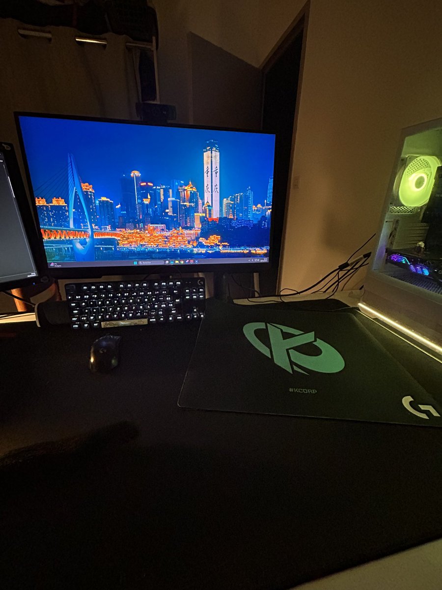 clemtxs's tweet photo. @LorisPauwels @Laxing @LogitechG lolo tu dois m’aider aussi, pour ton frère qui traîne sa gpro depuis 5 ans (les sides buttons et le clic molette fonctionnent plus) #chattropmignonpouramadouerunfrerot https://t.co/Z9qaLAodjU