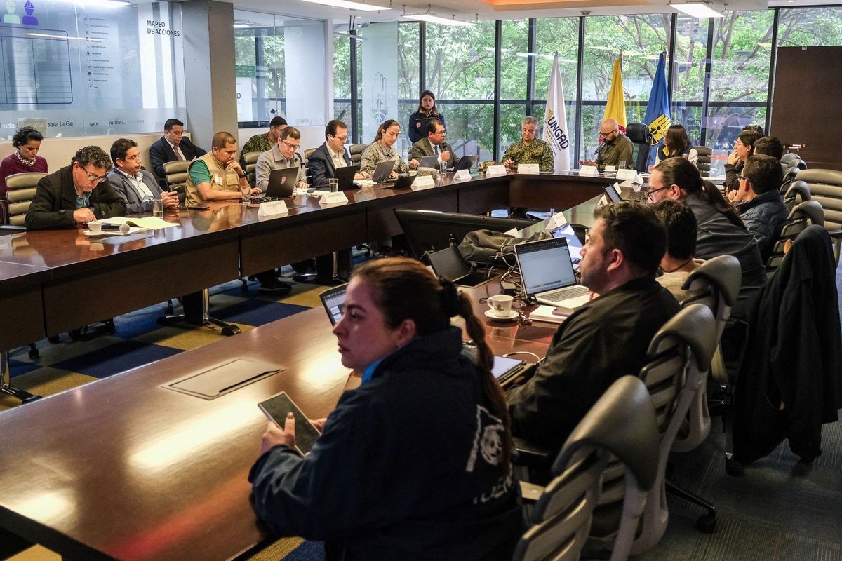 El director de la CVS, Orlando Medina, participó en el 1er Comité Extraordinario de Conocimiento del Riesgo del año, convocado por la UNGRD, donde presentó información técnica detallada sobre la situación ambiental del departamento de Córdoba.

1/3 👇🏻