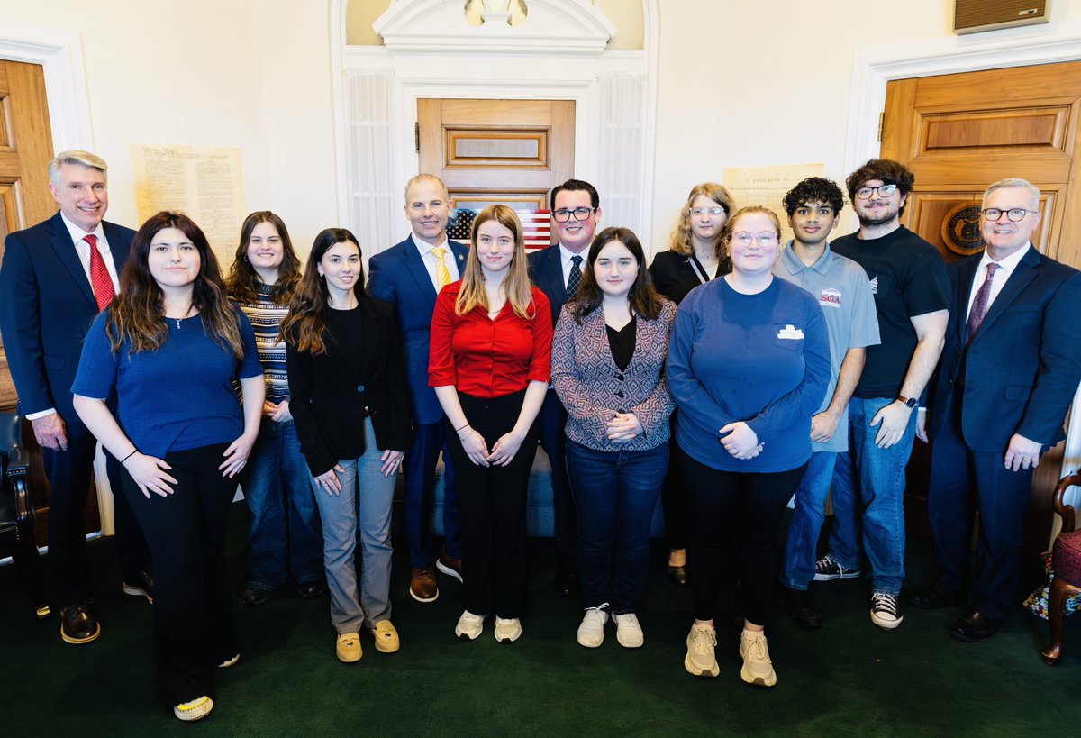 UCMGovRelations's tweet photo. ⁦@UCentralMO⁩ Student Government leaders and ⁦@UCMPresident⁩ meet @KarlaMayMO4⁩ ⁦@RickBrattin⁩ and Rep. Brandon Phelps at Missouri Capitol. https://t.co/RcH5ALXLhJ