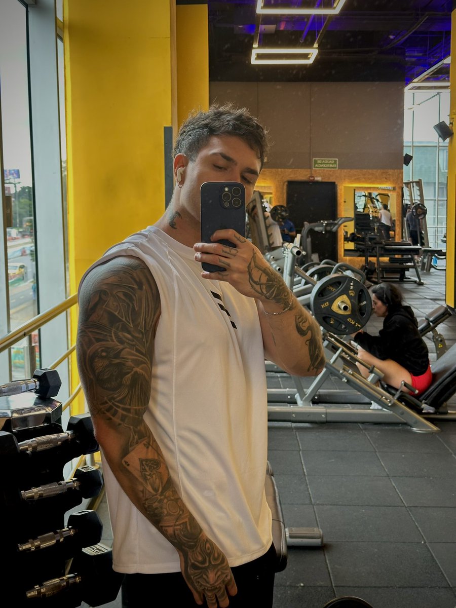 Nicolás 👀 tweet media