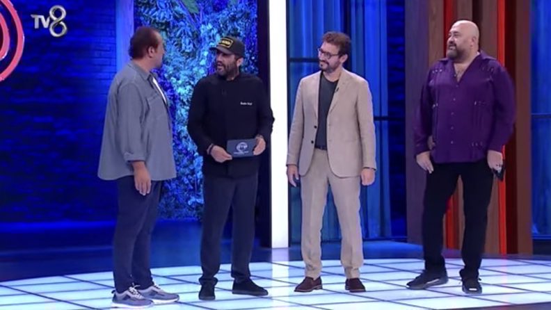 Bu Bedri Usta dedikleri terbiyesiz kişi sürekli Masterchef'e de konuk ediliyor. Masterchef'i de boykot ediyoruz. Zaten ediyorduk, şimdi daha çok yaygınlaştıracağız #masterchefiboykotediyoruz