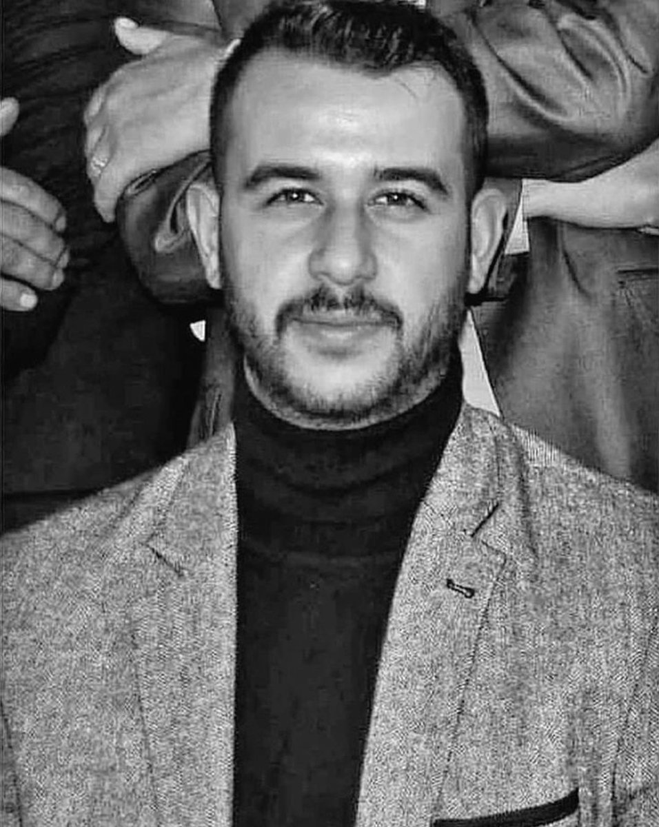 Biz çirkin çocuklardık, 
En yakışıklımızı şehit ettiler.