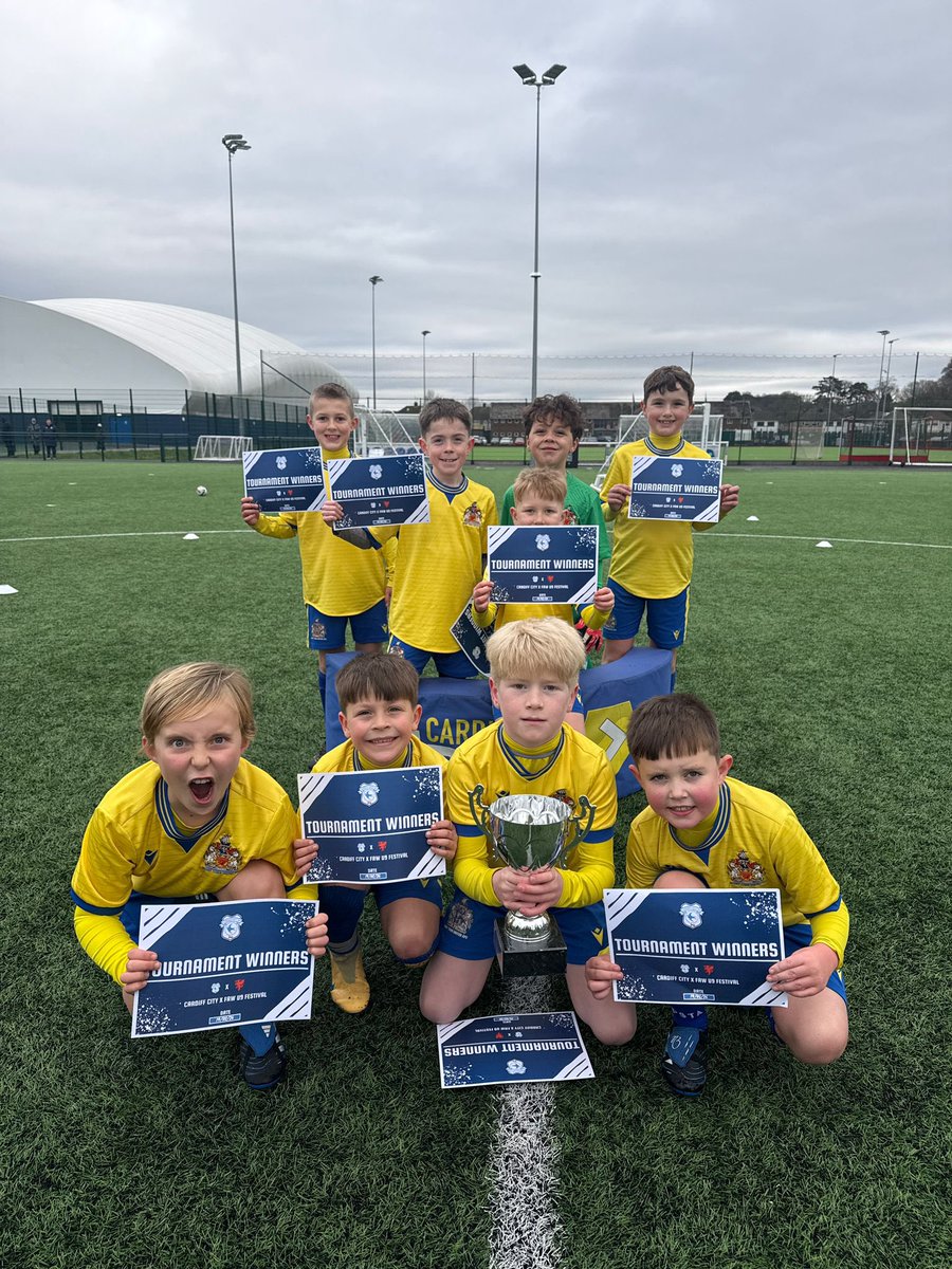 Barry Town United Academy tweet media