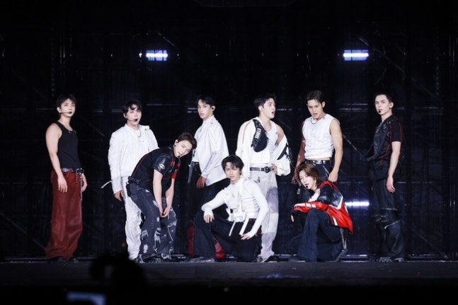Moonismean's tweet photo. SEVENTEEN to Take Over Singapore Landmarks with ‘SEVENTEEN EXPERIENCE’ Next Month

The group SEVENTEEN is set to host an upgraded, immersive fan event in Singapore.

According to Pledis Entertainment,  SEVENTEEN will run the ‘SEVENTEEN EXPERIENCE’ across major Singapore landmarks from March 2 to 8. The event will cover the city with artist-related content, giving fans an expanded and interactive experience before and after their performances.

Following last year’s collaboration, SEVENTEEN is once again partnering with Marina Bay Sands, this time with even more immersive content. During the event, SEVENTEEN’s hit songs will play throughout the hotel lobby and The Shoppes, and six F&B outlets within the resort will offer SEVENTEEN-themed menu items.

A newly introduced SEVENTEEN-themed party is also drawing attention. Scheduled for March 6 at the global club brand MARQUEE, fans can enjoy SEVENTEEN’s greatest hits with a famous DJ and sip cocktails inspired by the group’s official colors. Since the party takes place a day before the ‘SEVENTEEN WORLD TOUR [NEW_] IN SINGAPORE,’ excitement among fans is expected to peak.

Last year’s popular special lighting display is returning. On March 7, the resort’s exterior will be lit up in SEVENTEEN’s official colors, Rose Quartz and Serenity, attracting not only fans but also tourists and locals.

SEVENTEEN will continue their ‘SEVENTEEN WORLD TOUR [NEW_] IN ASIA’ across major Asian cities. They have filled all six shows in large stadiums, solidifying their reputation as performance masters.

The tour kicks off at Hong Kong’s Kai Tak Stadium with two performances on February 28 and March 1, marking SEVENTEEN’s return to Hong Kong’s largest stadium after five months. The tour continues with shows at Bangkok National Stadium on March 14–15, the Philippine Sports Stadium in Bulacan on March 21, and concludes with encore performances at Incheon Asiad Main Stadium on April 4–5.

Meanwhile, SEVENTEEN will release their new single ‘Tiny Light’ on February 27 at 6 PM. The song will serve as the ending theme for Part 2 of the globally exclusive Netflix series ‘BISTARS FINAL SEASON.’ Member Woozi participated in writing, composing, and arranging the track, infusing it with SEVENTEEN’s signature energetic and bold style.

https://t.co/a7ucHw1nqF