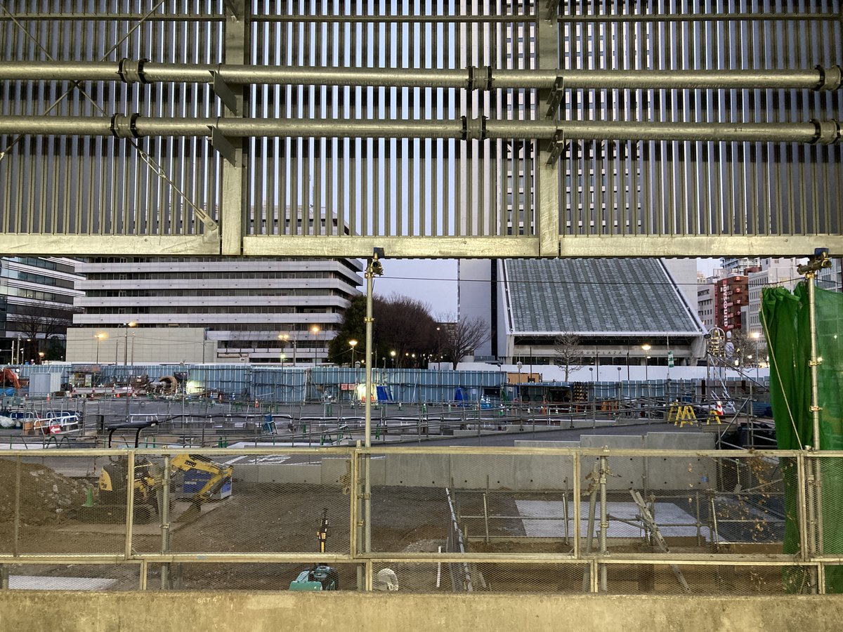 工事中の中野駅
駅が我が家に近寄ってくれるなんて一生に一度でしょうね
中央線ホームからの「新・中野駅北口」
#中野
#小栗銀太郎