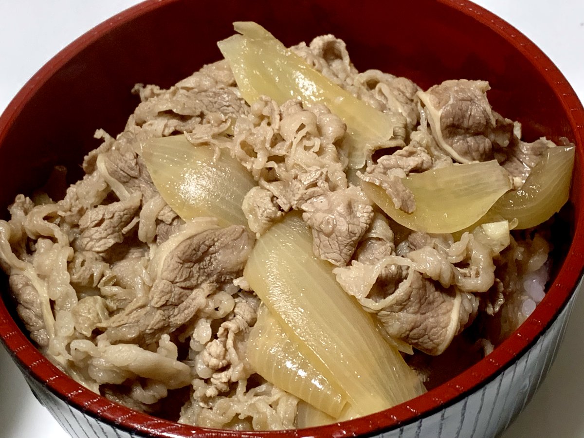 牛丼とセットで必ず頼む物ってある？