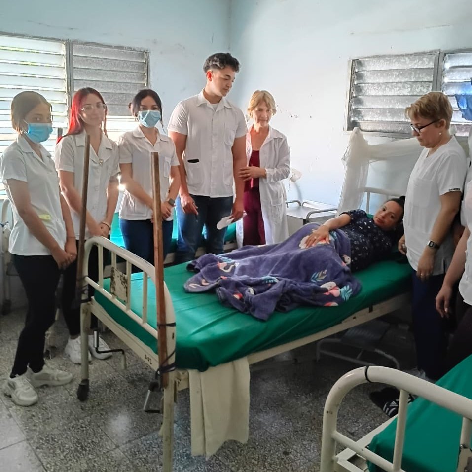 Estudiantes de ciencias médicas de #LasTunas tienen en el PAMI un programa d salud priorizado
En el hogar materno del área d salud del Guillermo Tejas se aprende sobre control de factores de riesgo para garantizar un embarazo sin complicaciones 
#LasTunasPorLaSalud
<a href="/MINSAPCuba/">Ministerio de Salud Pública de Cuba</a>