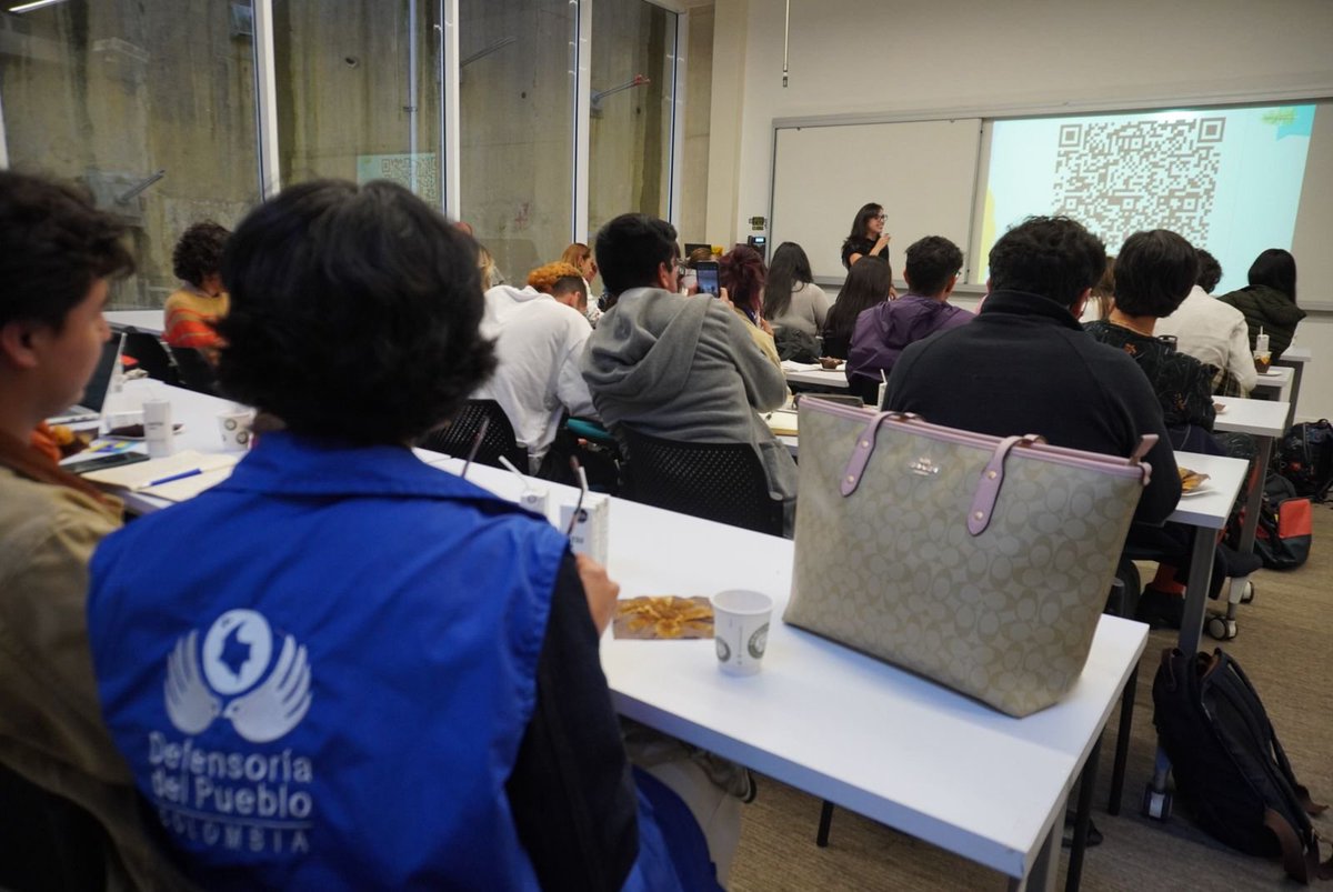 DefensoriaCol's tweet photo. Junto con @Uniandes lideramos la Segunda Mesa Nacional por la Salud Mental Universitaria, consolidando el Compromiso por la Vida y la Salud Mental firmado en 2025. Esta es una alianza entre Estado, academia y sociedad para cuidar a nuestras juventudes y garantizar el derecho a vivir DignaMente.

Avanzamos en un Acuerdo Interinstitucional de Universidades–Estado y en la creación de una Red Colombiana Intersectorial para promoción, prevención, alertas tempranas y cuidado, denominada Red UnSoloCampus.

(1/2)