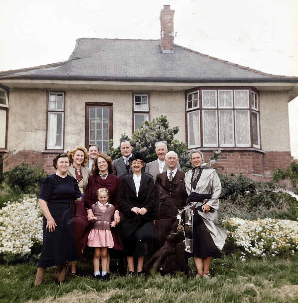 Fantoumi's tweet image. Maye, I've asked Grok to colorize it, do you think it looks accurate ? 🥰