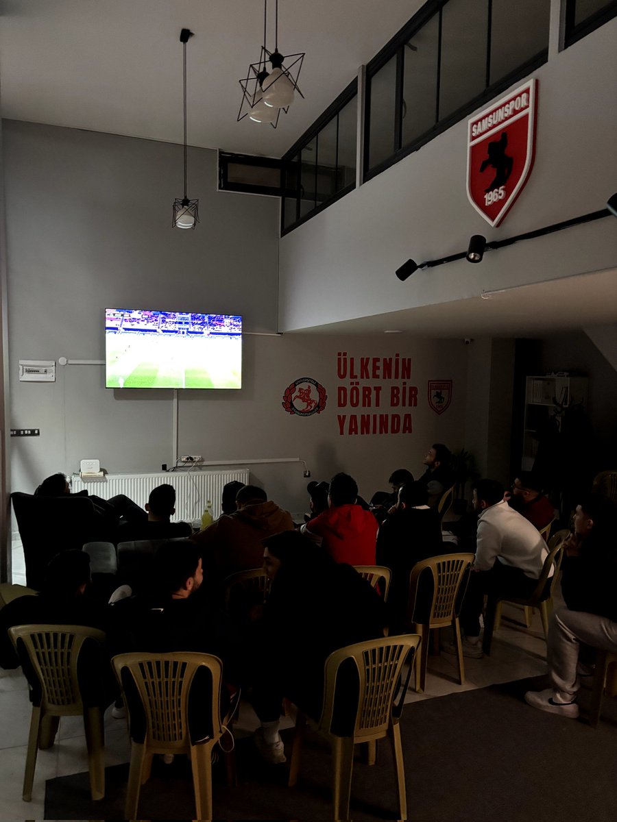 Avrupa zaferimizi derneğimizde aile fertlerimizle birlikte izledik. 

Galibiyet bizim! 💪💪💪

#Samsunspor #ÜniSam #SHKEvSAM
