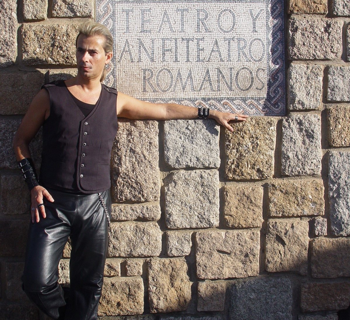 Photos MAKING OF - Jorge Martinez
Videoclip "CUIDAR NUESTRO AMOR" by Jorge Martinez (Spanish Version) Filmed in Spain &amp; Portugal
youtube.com/watch?v=99jfxm…
Videoclip "CUIDAR NOSSO AMOR" by Jorge Martinez - Filmed in Spain &amp; Portugal (Edição em HD/4K) 2026 - youtube.com/watch?v=bNjA_C…
