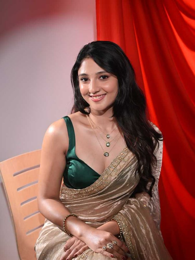 IndiaOnScreen's tweet photo. Beautiful #RitikaNayak https://t.co/aXsAGDvz2H