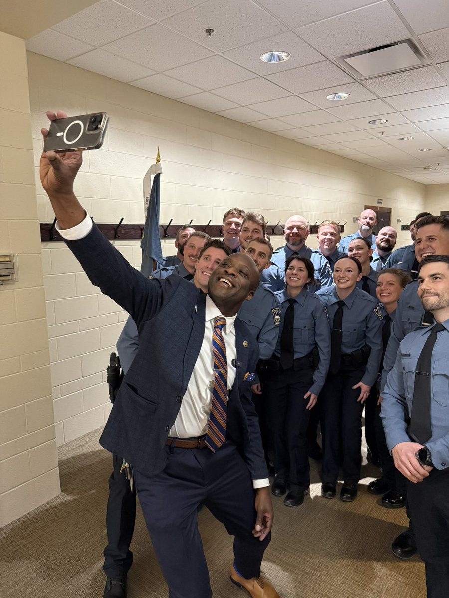 Mayor Yemi tweet media